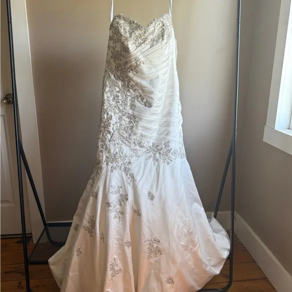 David's Bridal | Dresses | Davids Bridal White And Silver Wedding Dress | Poshmark David's Bridal | Dresses | Davids Bridal White And Silver Wedding Dress | Poshmark
